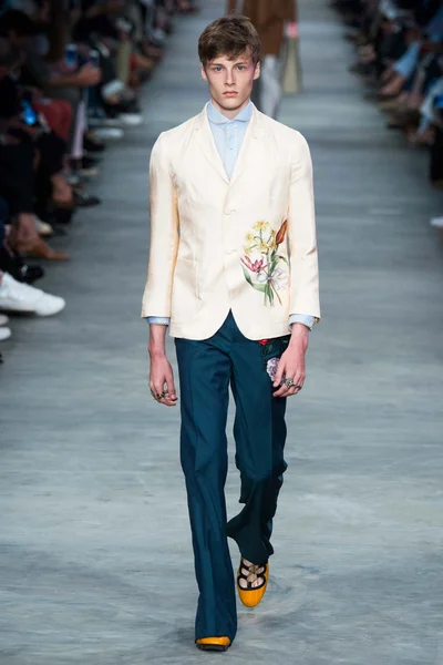 Look 40